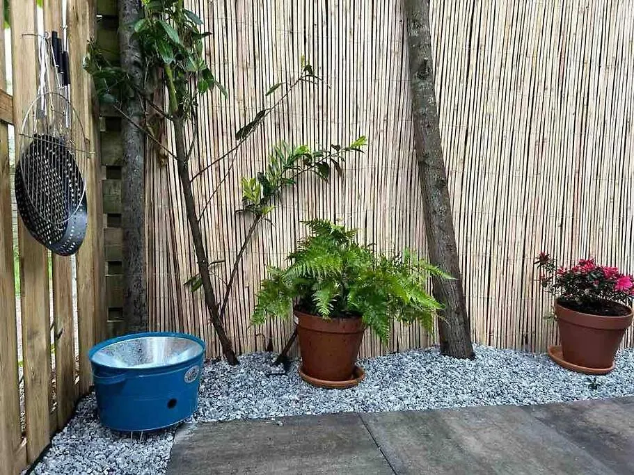 Cozy Cottage With Jacuzzi & Private Garden Near Amsterdam Vijfhuizen Holiday home